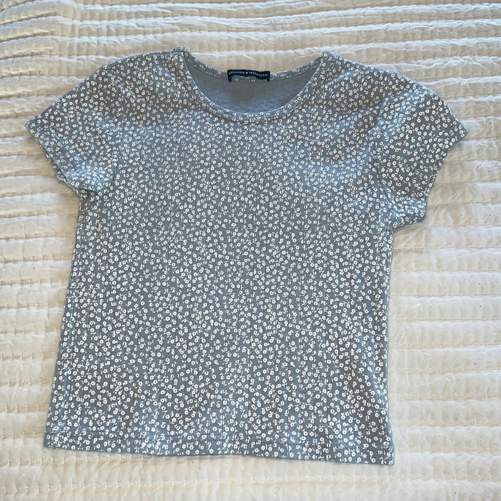 brandy melville white and blue flowery ashlyn top 🤍🩵